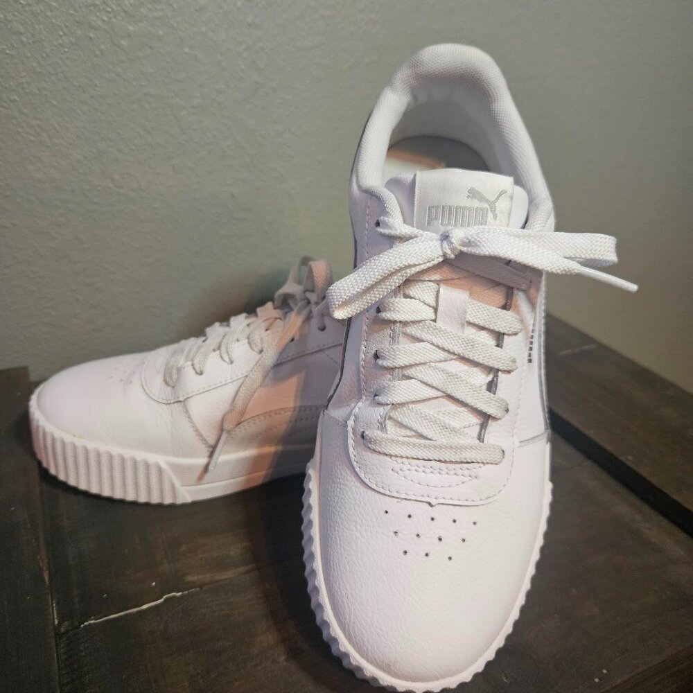 Women's Puma Leather Court Shoe, like new. Size 8.5